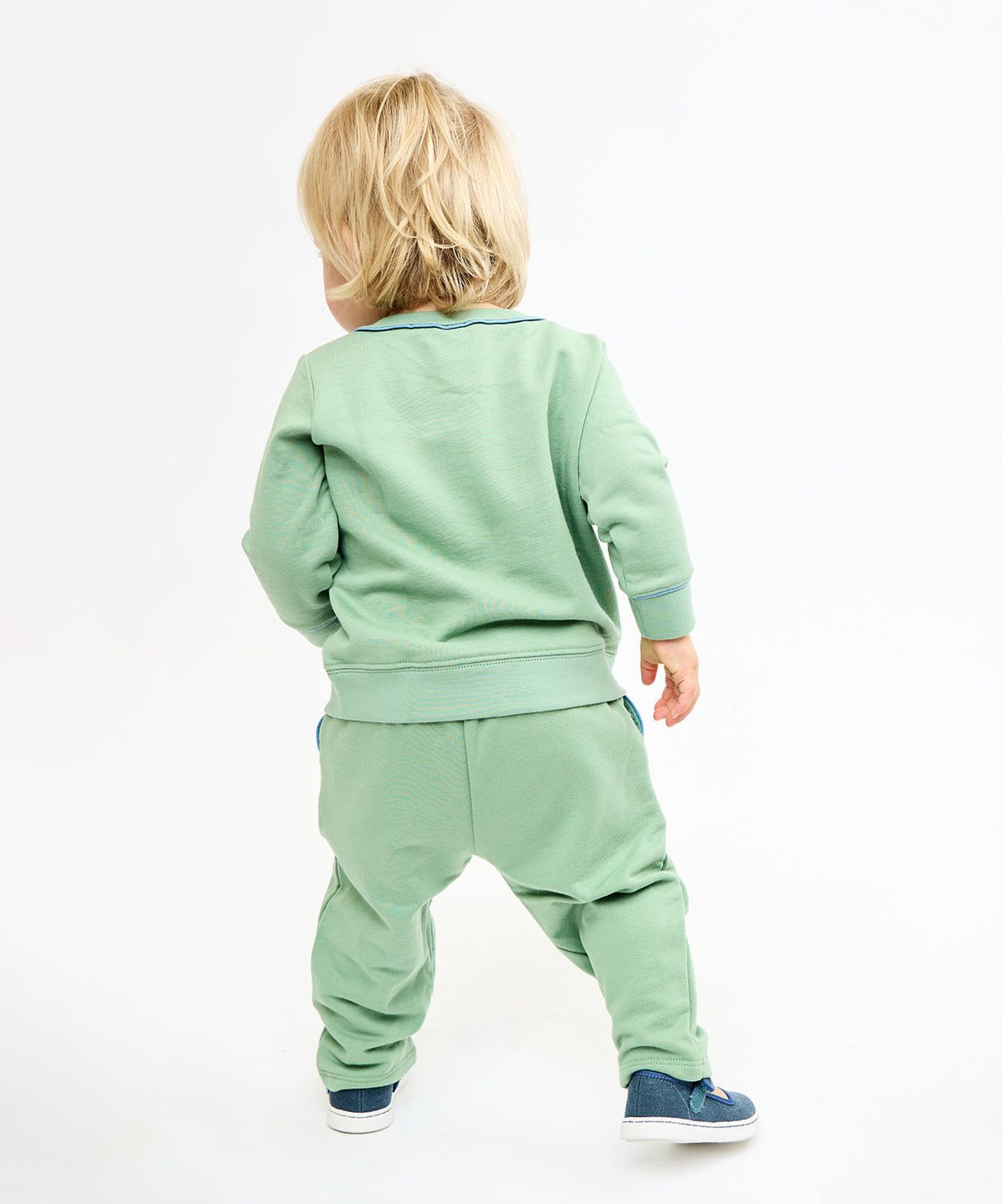 Chris Jogger, Basil